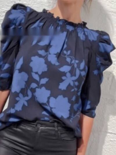 Womens Loose-fit Blouse With A Large Floral Print V-neck And Batwing Sleeves