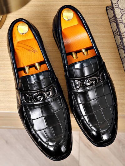 Embossed Pedal Horsebit Buckle Business Casual Youth Shoes
