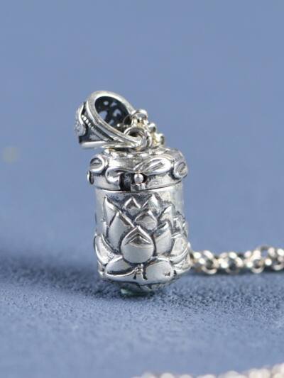 Women's Fashion Lotus Pendant Necklace