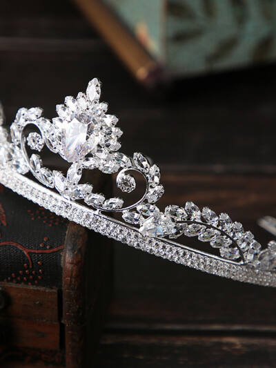 Silver zircon crown