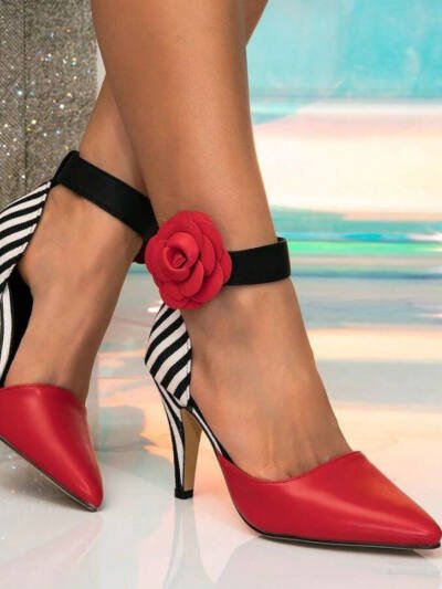 Comfortable And Versatile Black Chunky High-heel Pumps With A Bold Red Floral Design