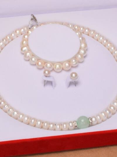 Pearl necklace plump white natural