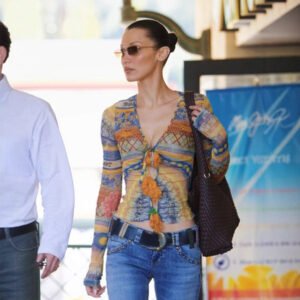 V-neck Printed Contrast Color Mesh Long-Sleeve T-Shirt