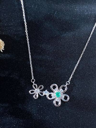 Flower Shaped S925 Silver Necklace Girl's Versatile Collar Chain Grandmother's Emerald Pendant