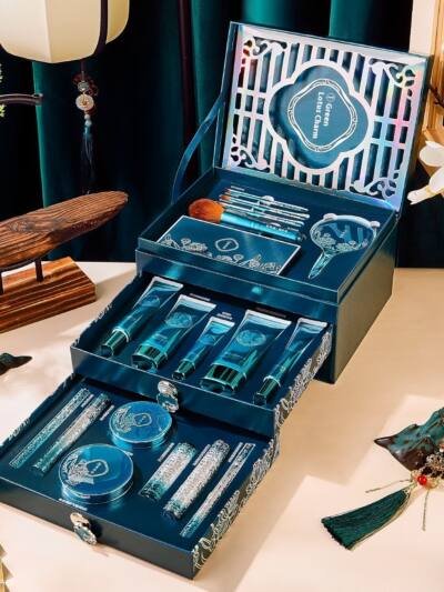 Green Lotus Beauty Makeup And Skin Care 18 Pieces Suit