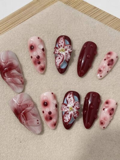 Blooming Hand-painted Three-dimensional Carved White High-grade Mid-length Manicure