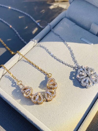 Retro Magnetic Folding Heart Shaped Four Leaf Clover Pendant Necklace Women Love Clavicle Chain Gifts Openable Choker Jewelry