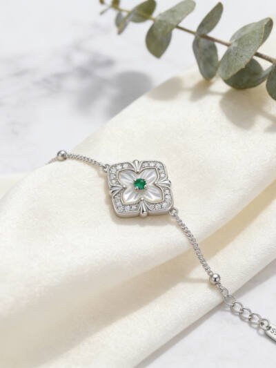 925 Sterling Silver Elegant Sterling Silver Clover Bracelet with Mother of Pearl and Green Gemstone