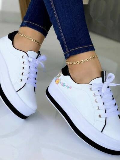 Women's Embroidered Flower Low Top Round Toe Flat Shoes