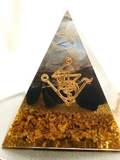 Strengthen wealth help tower business natural crystal 4-5cm energy Orgone pyramid decoration craft resin gift