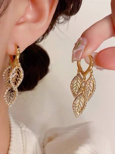 Exquisite And Elegant Zircon Leaf Tassel Ear Clip