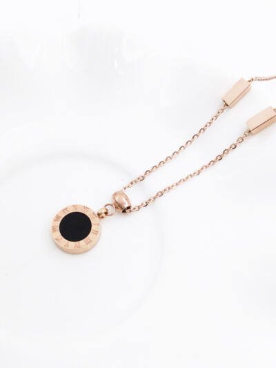 Korean fashion titanium steel plated 18K rose gold black and white double-sided Roman numerals necklace color gold clavicle chain female short chain