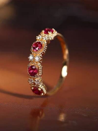 Hongtang Ring Female 18K Gold Inlaid Pigeon Blood Red Four Diamonds