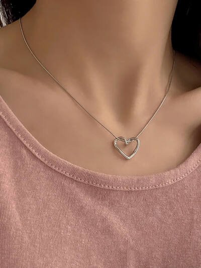 Hollowed Heart Shape Necklace Female Pendant Clavicle Chain