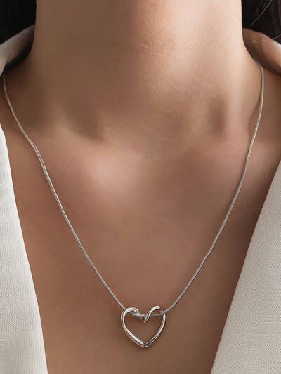 Niche Hollow Heart Necklace For Women