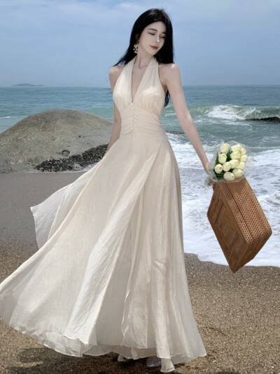 Sleeveless V-neck Halter Dress With A Cinched Waist Design