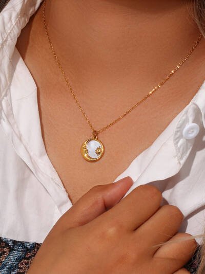 Popular Versatile Shell Moon Necklace
