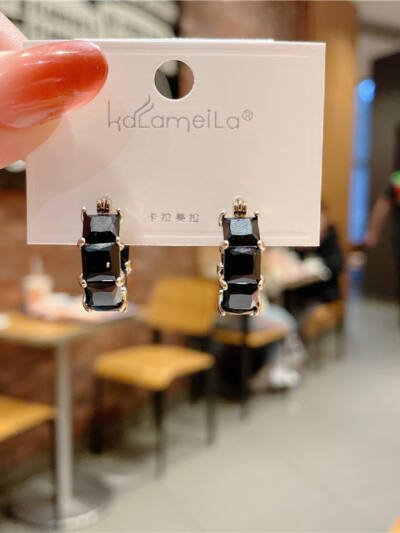 Small Number Of Earrings High Sense